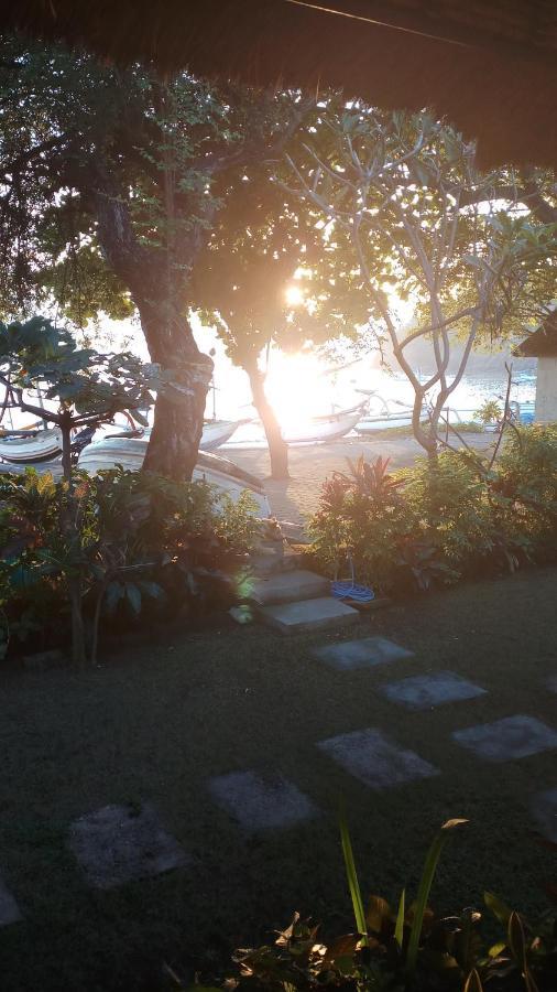 אמד Jemeluk Beach Bungalows מראה חיצוני תמונה